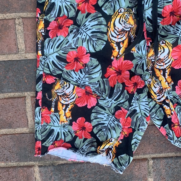Tiger shorts - Picture 3 of 6